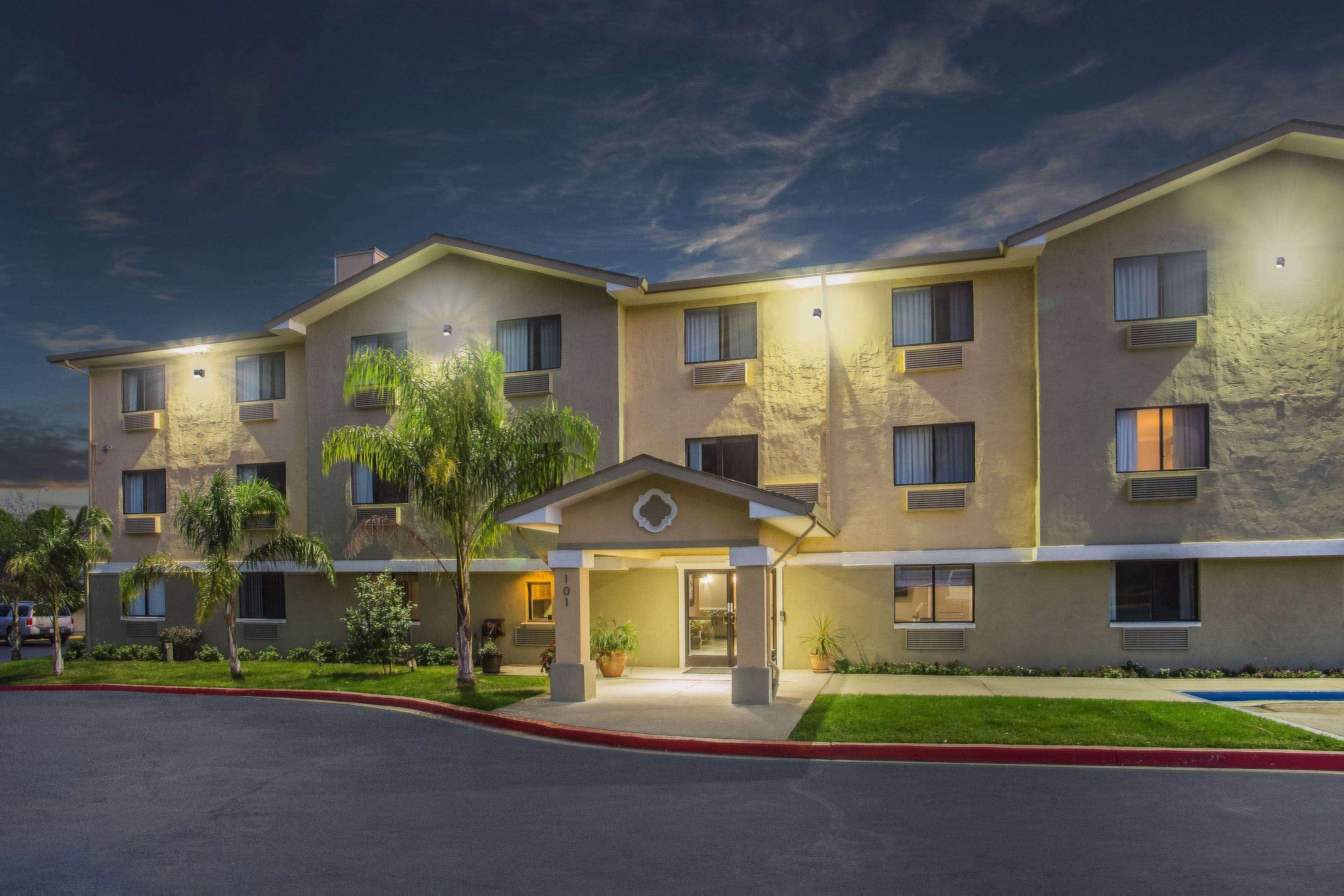 Super 8 By Wyndham Motel